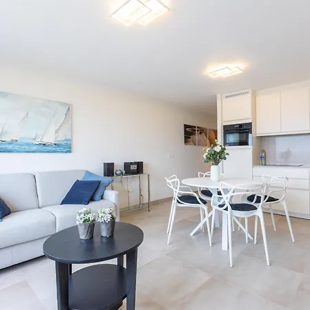 Lecomte - Beachfront Seaview 196 * Ostende