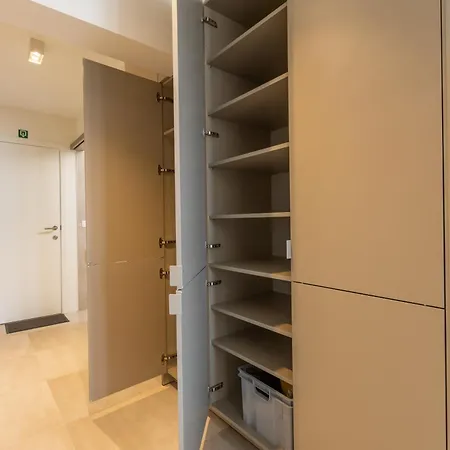 Lecomte - Beachfront Seaview 196 Oostende