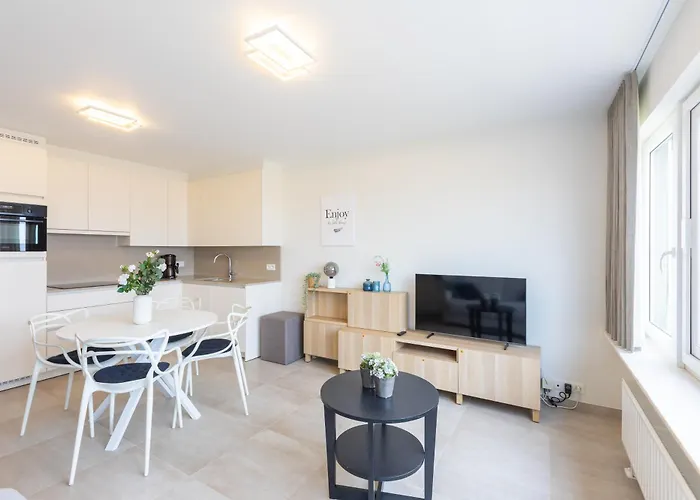 Lecomte - Beachfront Seaview 196 Apartment