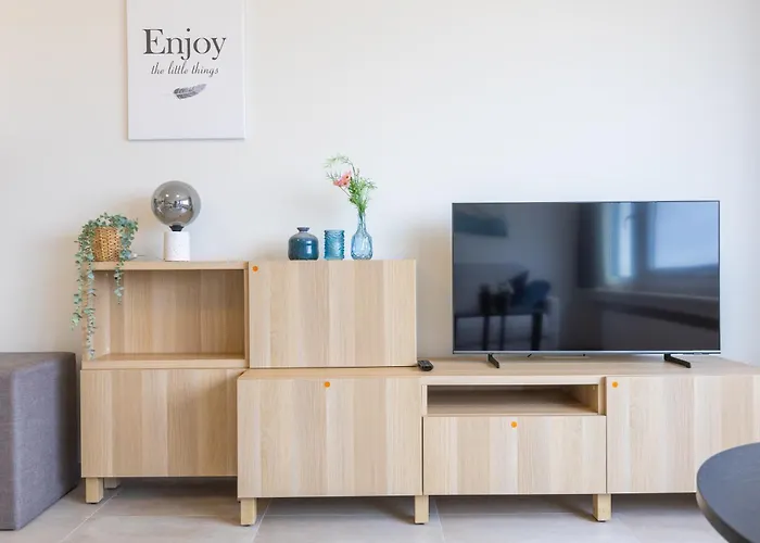 Lecomte - Beachfront Seaview 196 Apartment